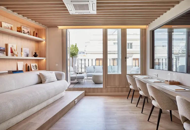 Exaspace: Ático de Lujo con Terraza en Sol