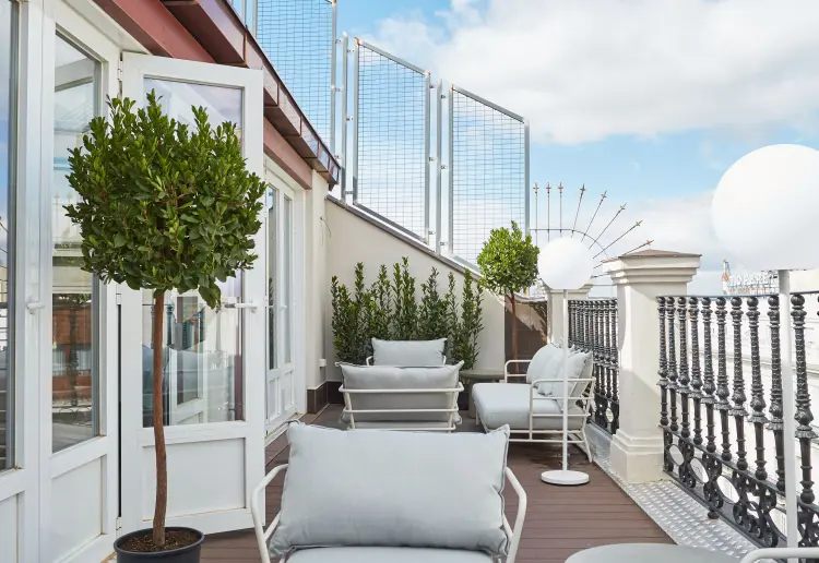 Exaspace: Ático de Lujo con Terraza en Sol