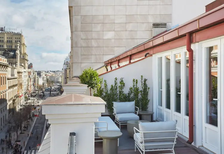 Exaspace: Ático de Lujo con Terraza en Sol