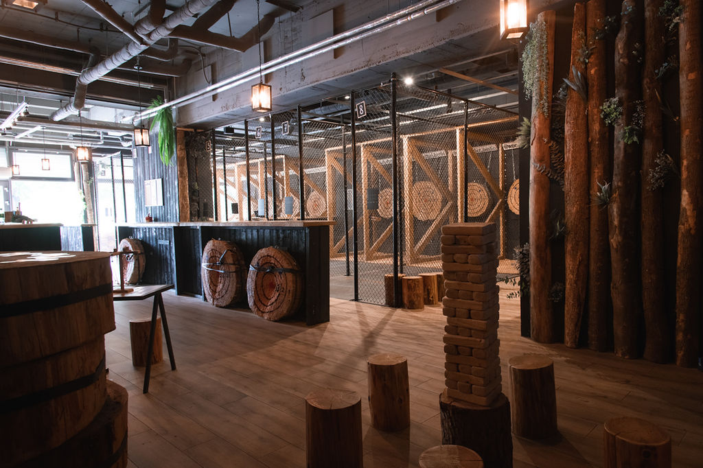 Unique forest-themed axe-throwing venue in Berlin-Mitte.