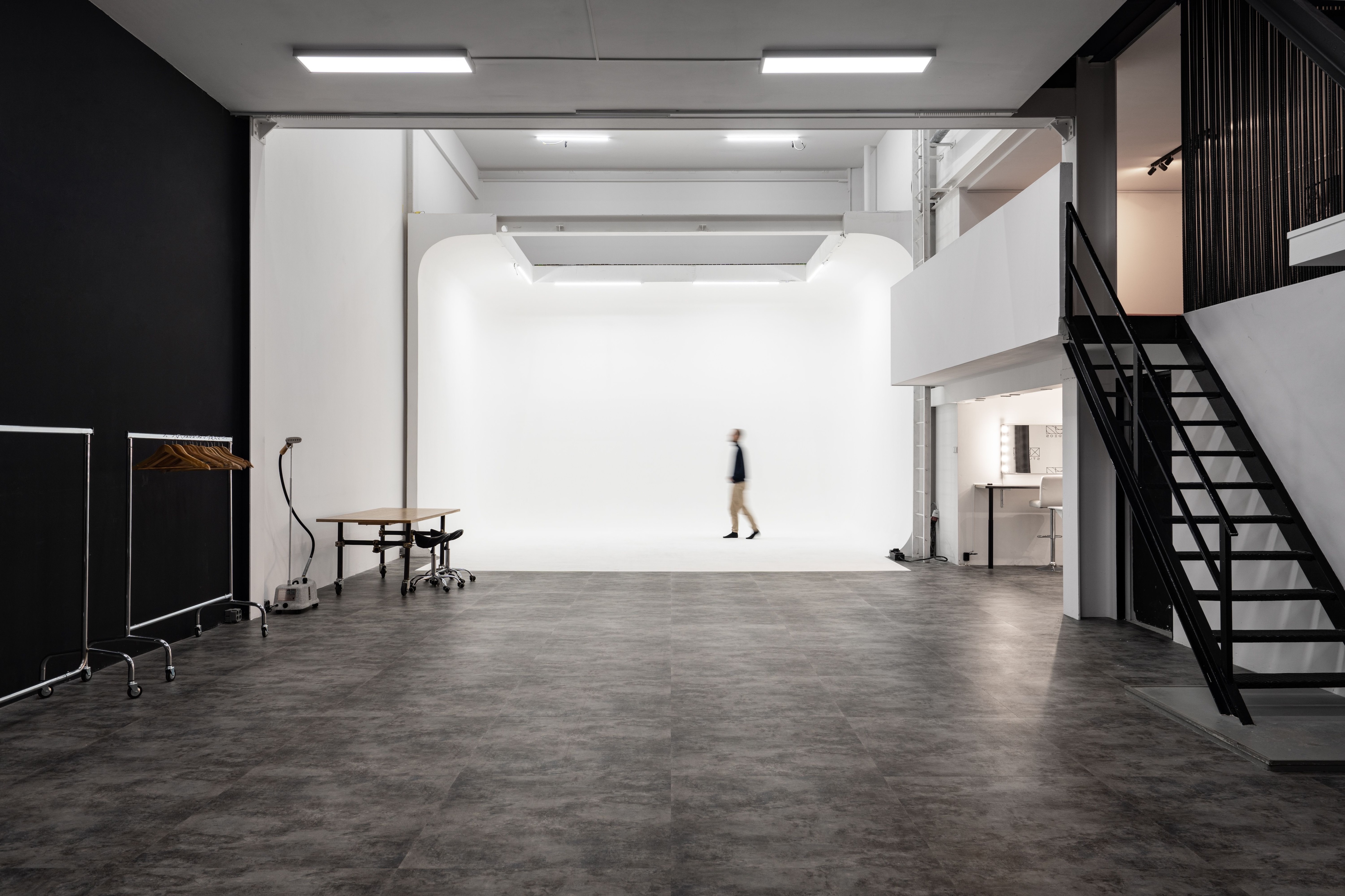 Modern creative space suitable for photoshoots, events, and workshops
