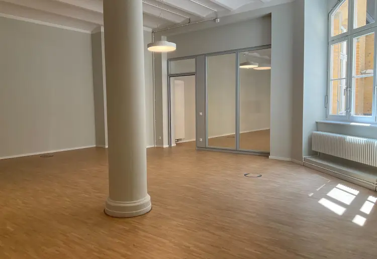 Versatile Space in Berlin Mitte: Your Pop-Up, Event, or Office Hub Awaits!