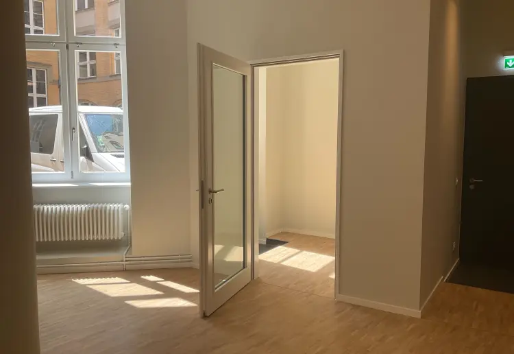 Versatile Space in Berlin Mitte: Your Pop-Up, Event, or Office Hub Awaits!