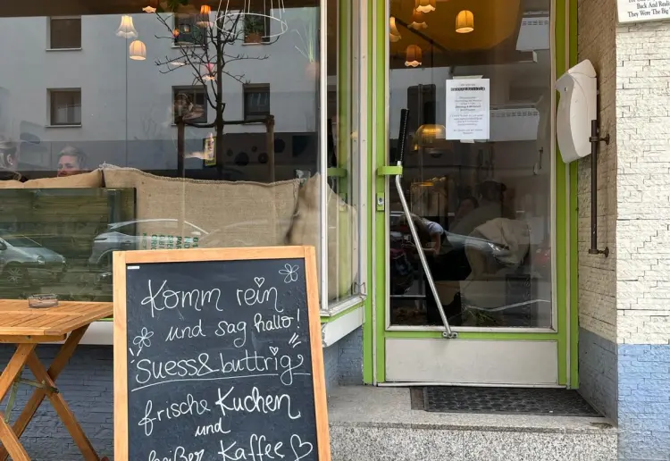 Gemütliche Café-Location für Events, Pop-Ups, Meetings. Flexibel, zentral, komplett ausgestattet.