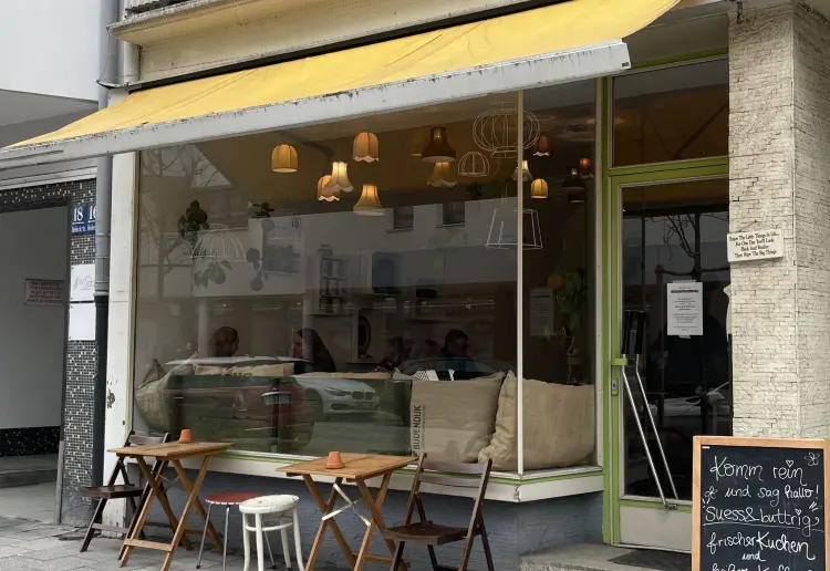 Gemütliche Café-Location für Events, Pop-Ups, Meetings. Flexibel, zentral, komplett ausgestattet.