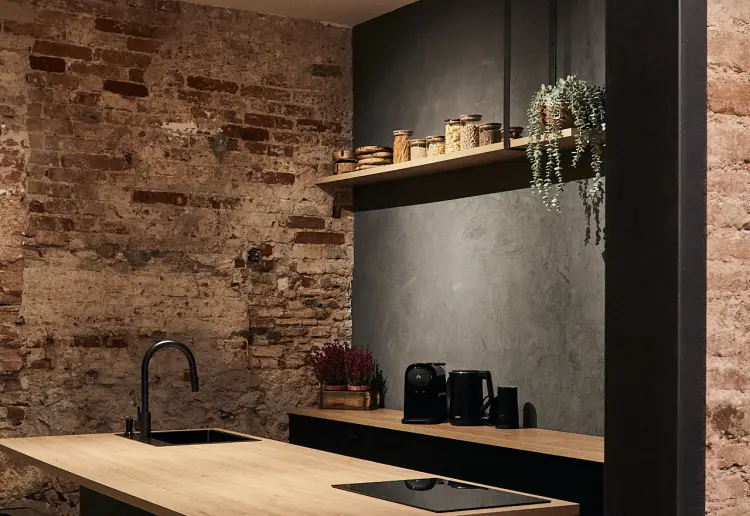 Warehouse with Character and Elegance in the Center of BCN
