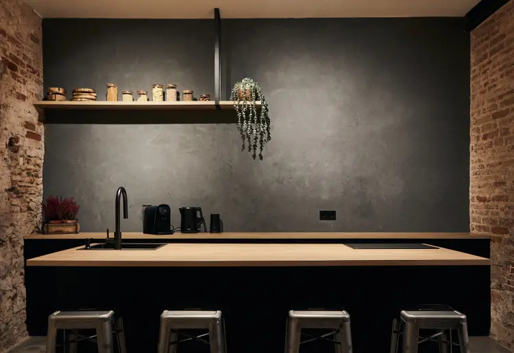 Warehouse with Character and Elegance in the Center of BCN