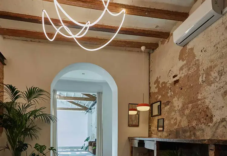 Warehouse with Character and Elegance in the Center of BCN