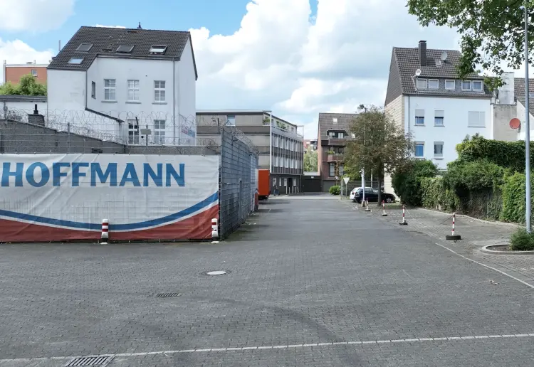 Einzelhandelsfläche mit 120 Parkplätzen