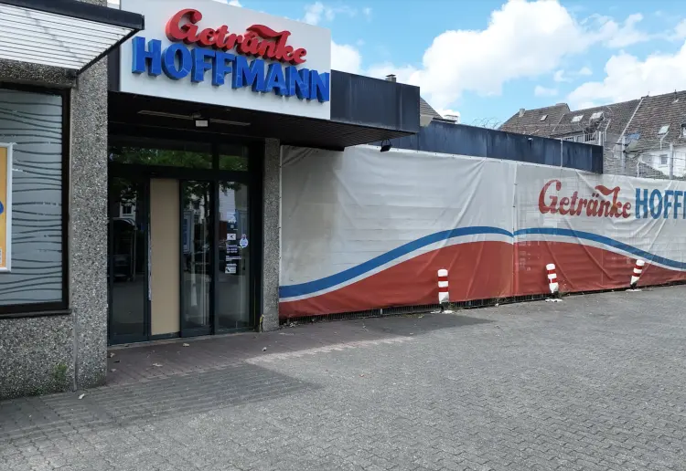 Einzelhandelsfläche mit 120 Parkplätzen