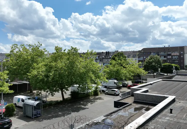 Einzelhandelsfläche mit 120 Parkplätzen