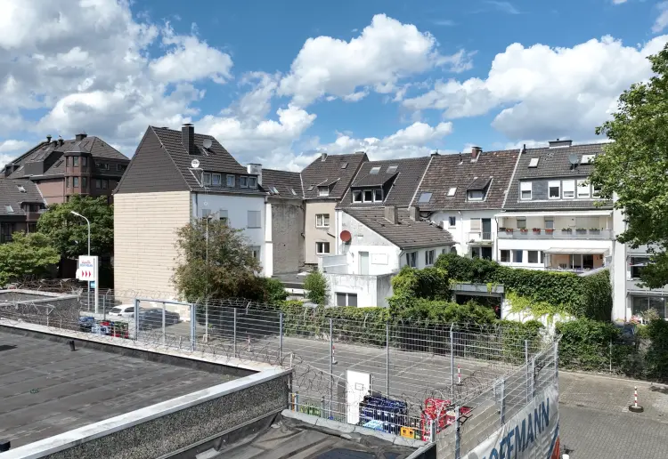 Einzelhandelsfläche mit 120 Parkplätzen