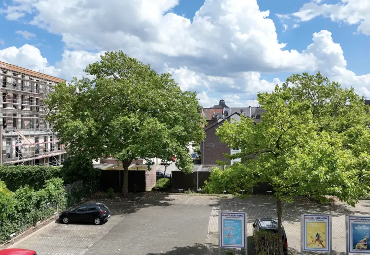 Einzelhandelsfläche mit 120 Parkplätzen