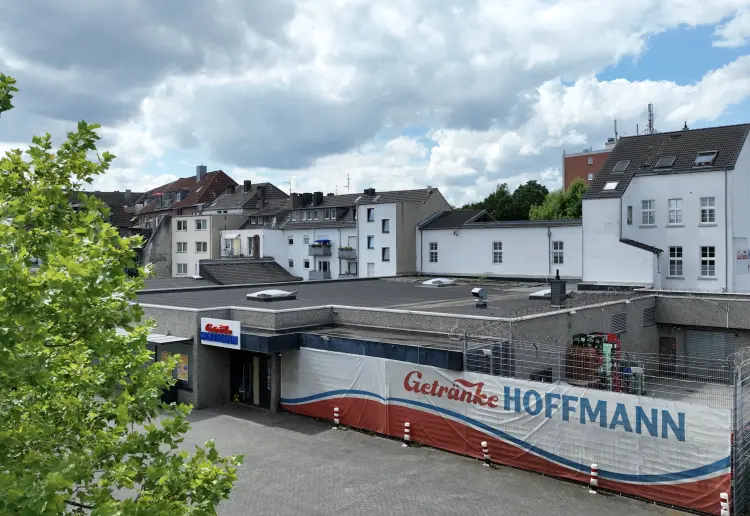 Einzelhandelsfläche mit 120 Parkplätzen