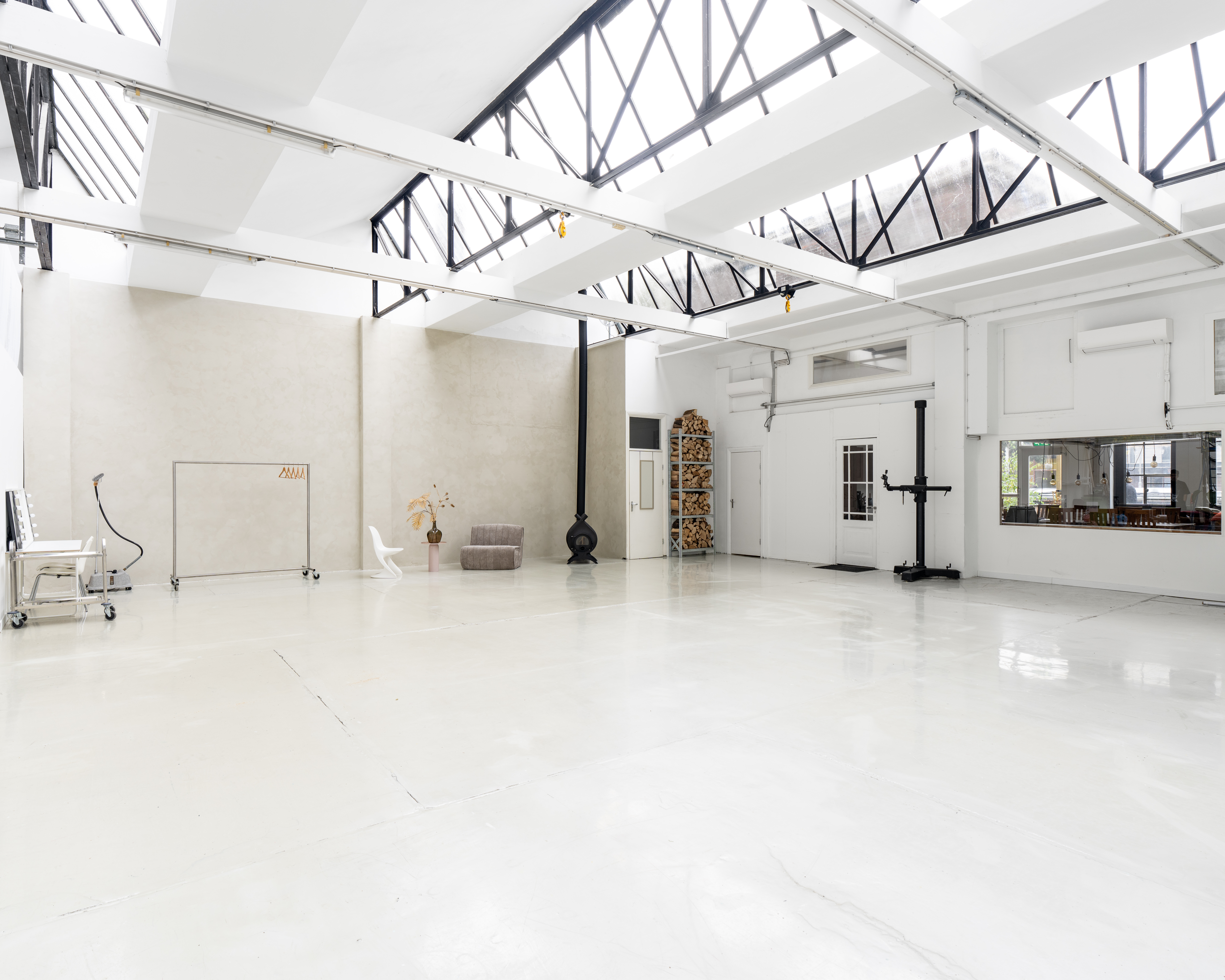 Beautiful daylight studio great for events and photo / video shoots