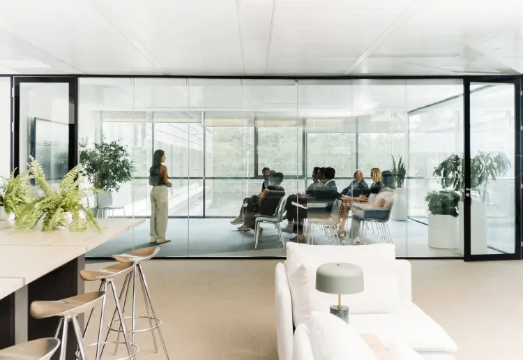 Sala de reuniones corporativa (44 pax)