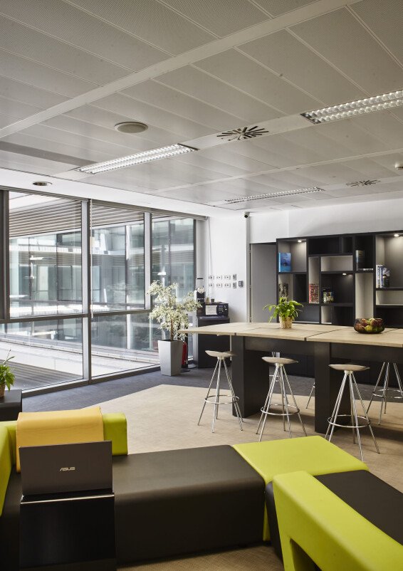 Sala de reuniones corporativa (90pax)