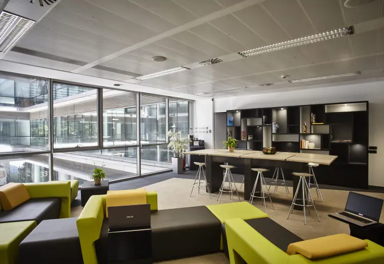 Sala de reuniones corporativa (90pax)