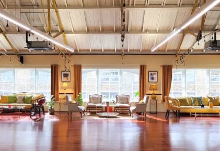 Loft in Hoxton Area