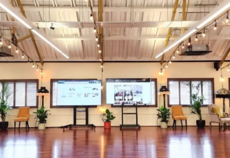 Loft in Hoxton Area