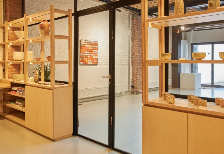 Bright, industrial-style gallery in Brussels