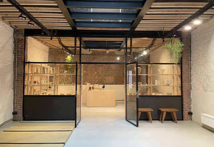 Bright, industrial-style gallery in Brussels