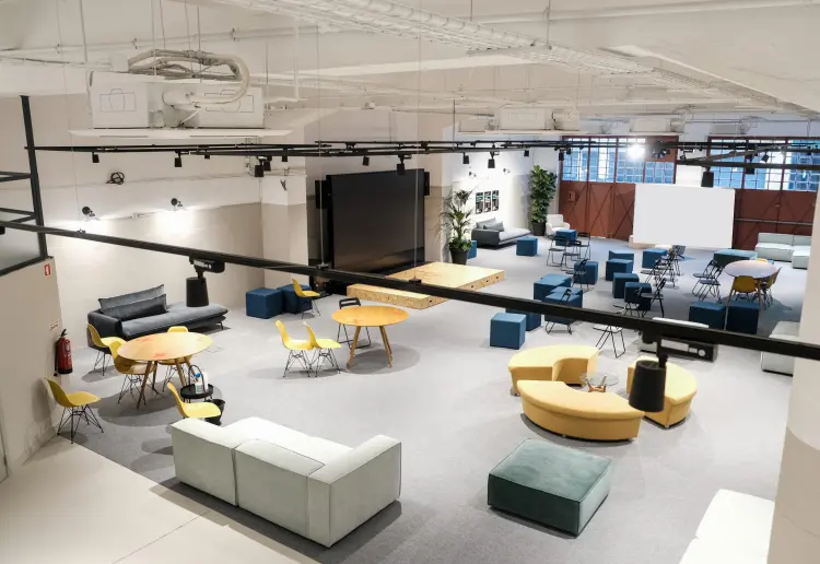 Airy & Atmospheric Warehouse