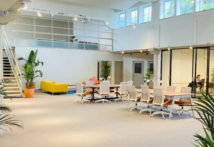 Airy & Atmospheric Warehouse