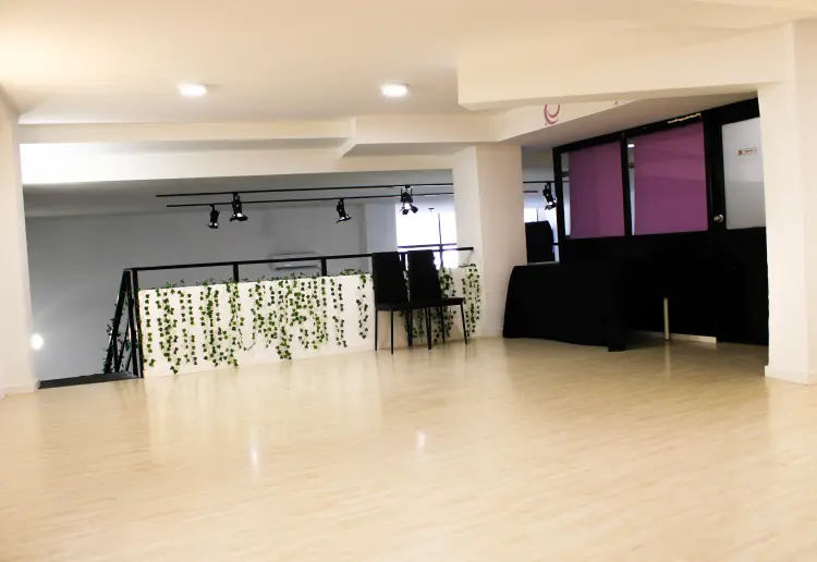 Nave de dos plantas en Embajadores