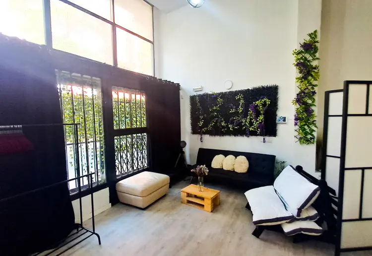 Nave de dos plantas en Embajadores