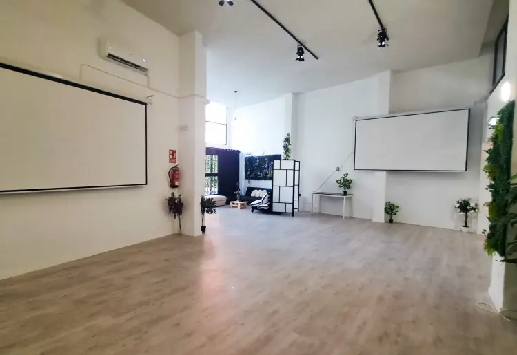 Nave de dos plantas en Embajadores