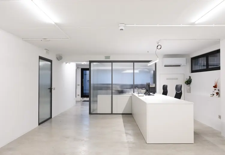withe cube style exhibition space