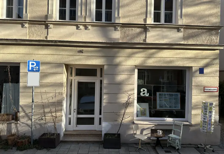 "Kubikblau" - charmanter Ladenraum im Herzen von Schwabing