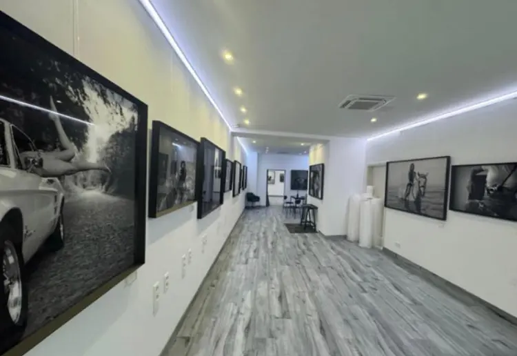 Donnez vie à vos projets dans un rez-de-chaussée commercial unique au cœur des marolles !
