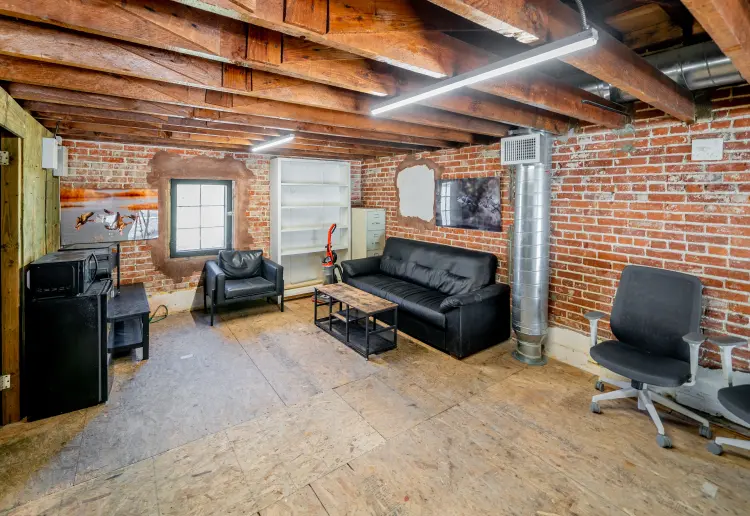Stunning Retail Space on Iconic Sunset Boulevard