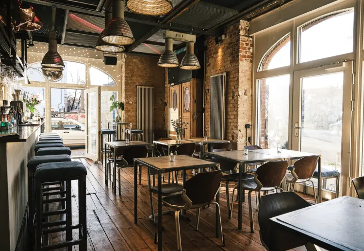 Vielseitige Eventlocation mit voll ausgestatteter Bar & Küche in Neukölln