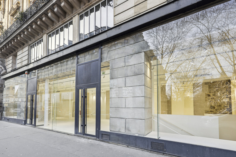 Showroom - Gallery Louvre In the heart of cultural Paris