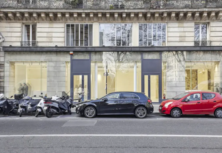 Showroom - Gallery Louvre In the heart of cultural Paris