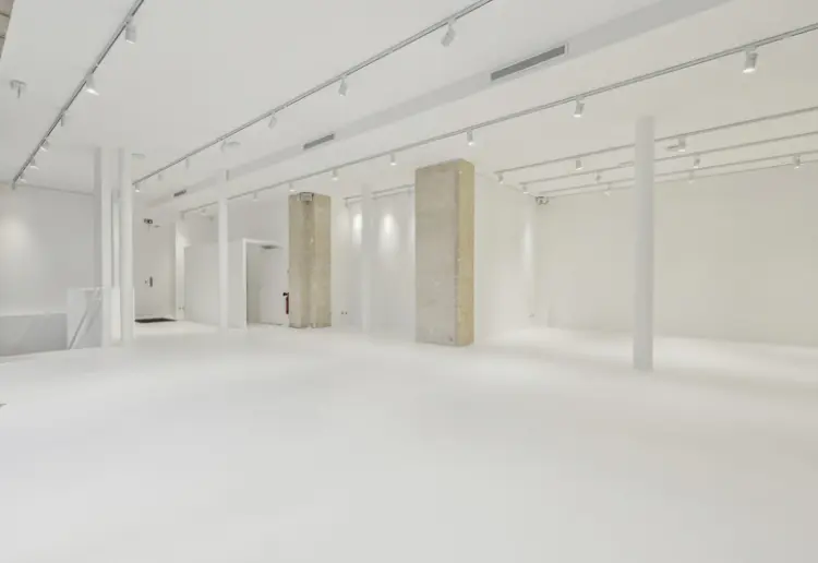 Showroom - Gallery Louvre In the heart of cultural Paris