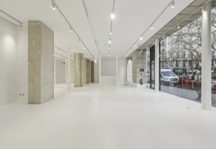 Showroom - Gallery Louvre In the heart of cultural Paris