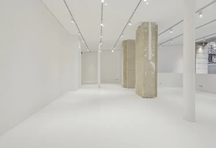 Showroom - Gallery Louvre In the heart of cultural Paris