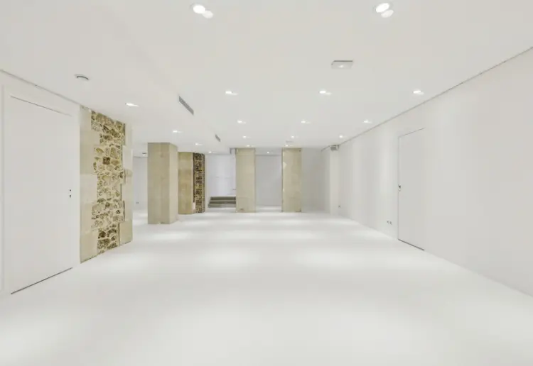 Showroom - Gallery Louvre In the heart of cultural Paris