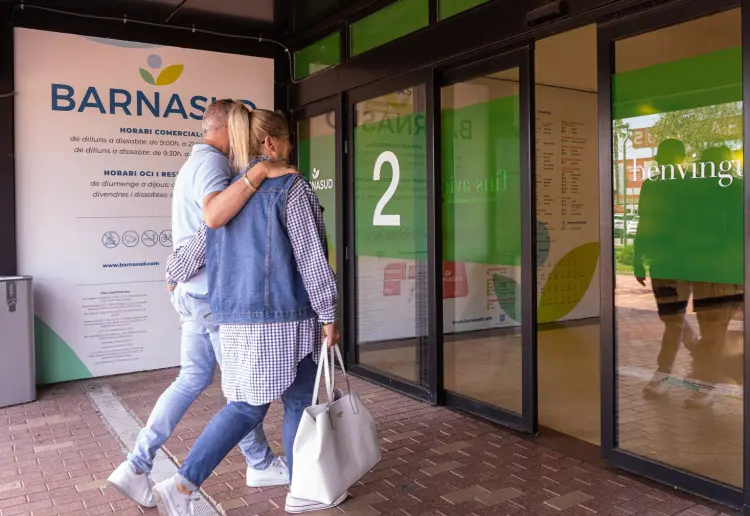 Publicidad de alto impacto en Barnasud Centro Comercial: escaleras, accesos y fachadas