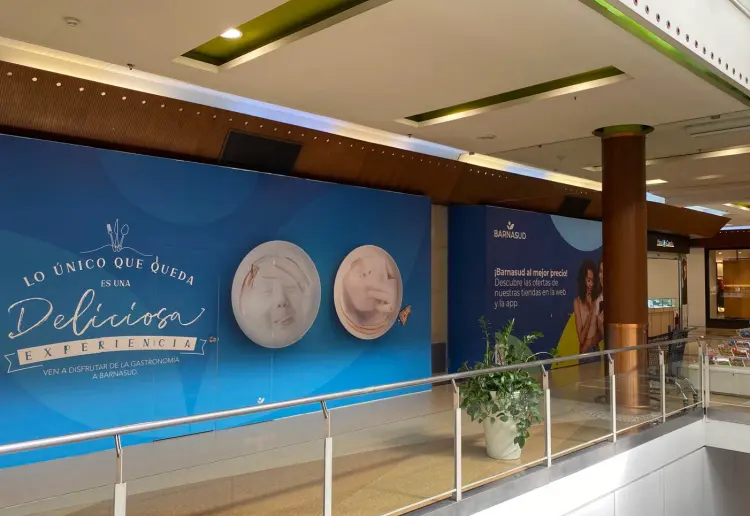 Publicidad de alto impacto en Barnasud Centro Comercial: escaleras, accesos y fachadas