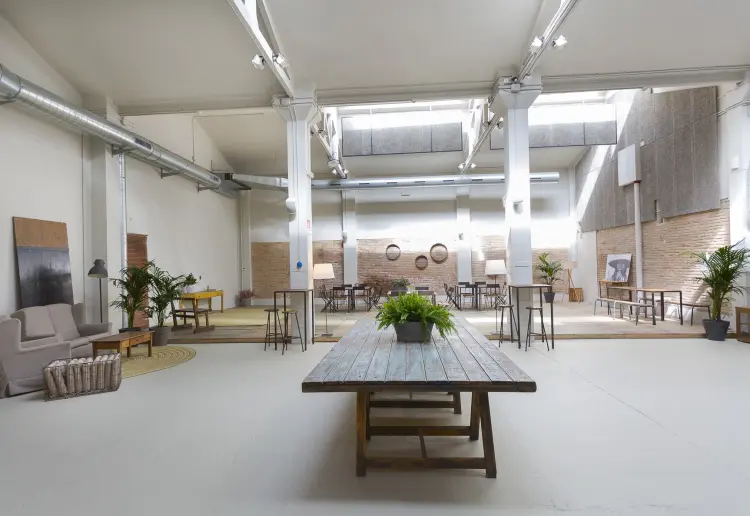 Espacio polivalente al lado de Sagrada Familia