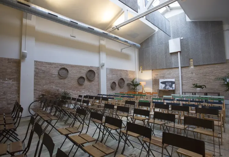 Espacio polivalente al lado de Sagrada Familia