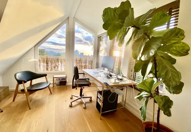 Traumhafte 3-Zimmer Dachgeschosswohnung mit Sonnenterrasse und Blick über Berlin & Spree