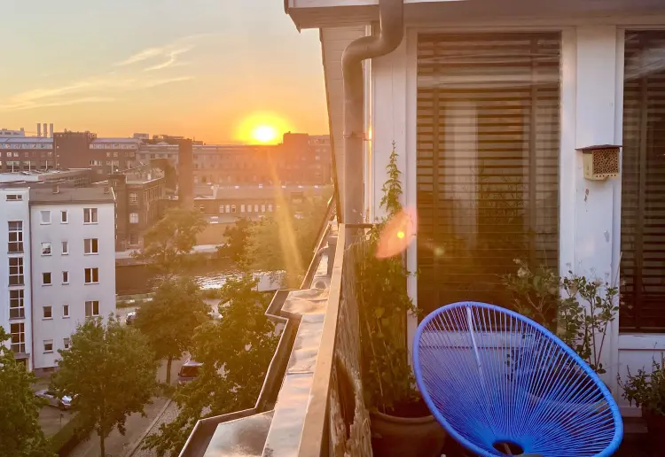 Traumhafte 3-Zimmer Dachgeschosswohnung mit Sonnenterrasse und Blick über Berlin & Spree