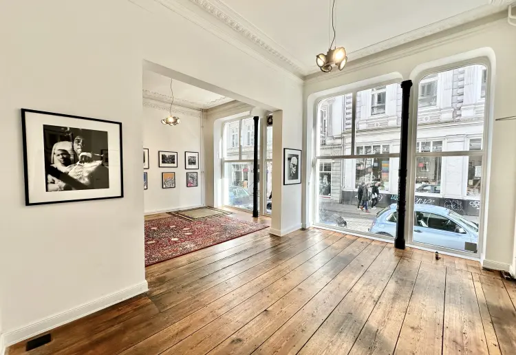 Gallery L