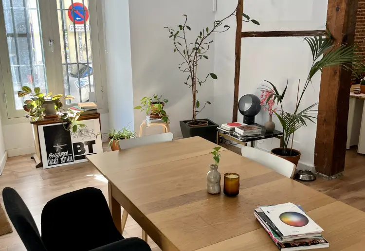 Espacio versátil con luz natural ideal para eventos y coworking